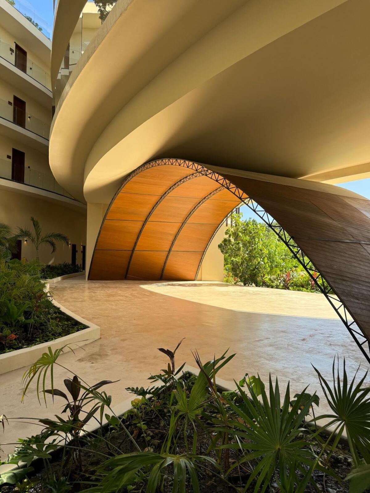 Luxurious Mistiq Gardensii Pool Beachclub * Tulum